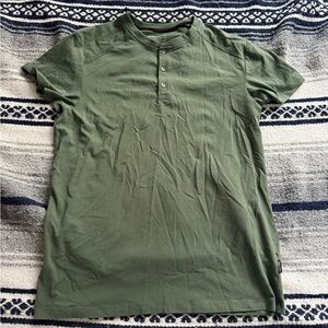 Kenneth Cole Olive Green 1/4 button up T-shirt Size Small